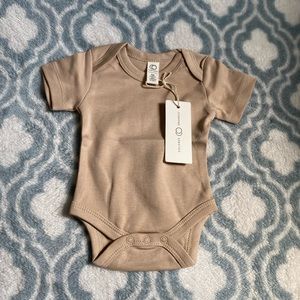 NWT Colored Organics NB Bodysuit
